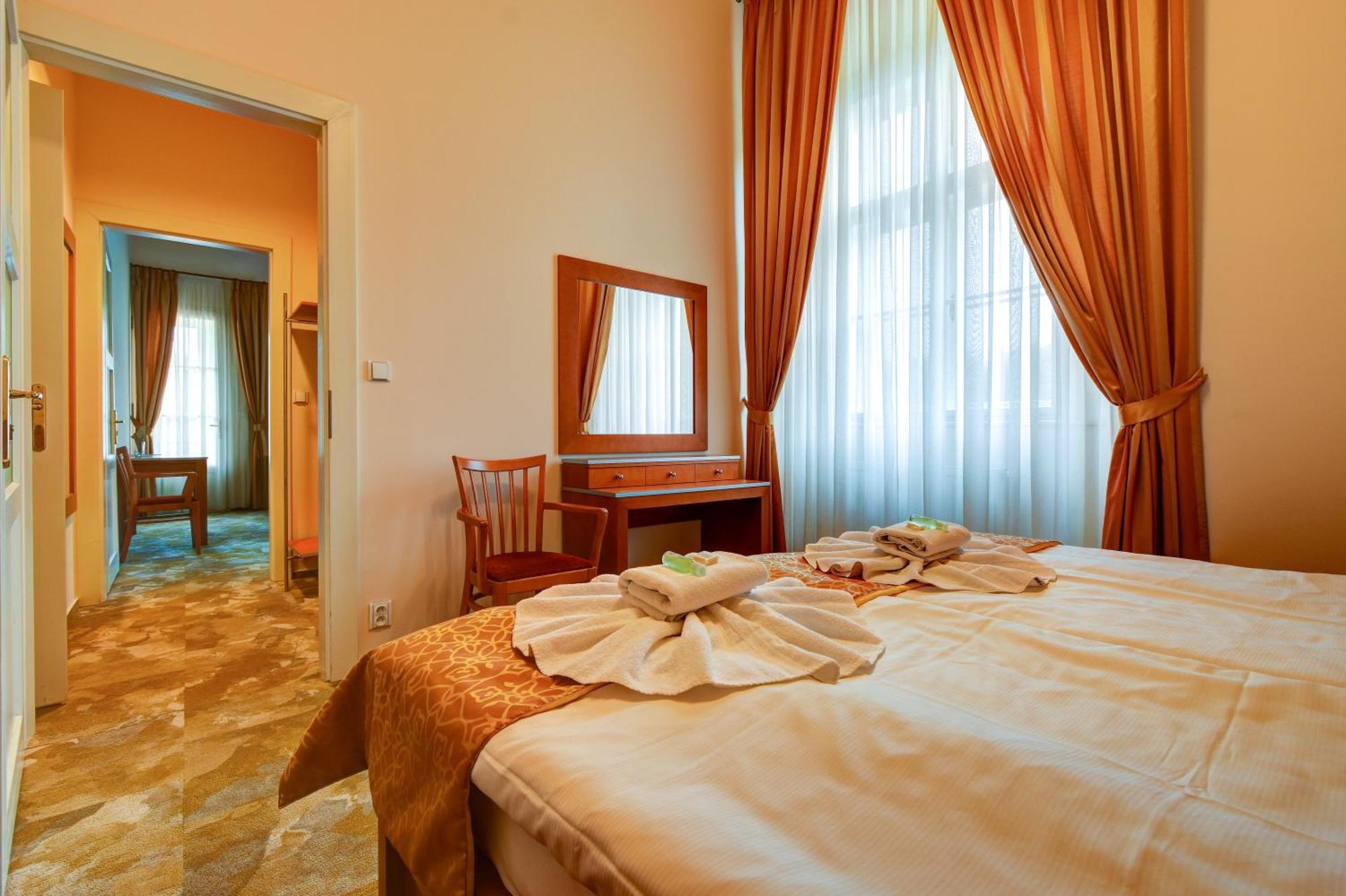 Zamek Krtiny Hotel Exterior photo