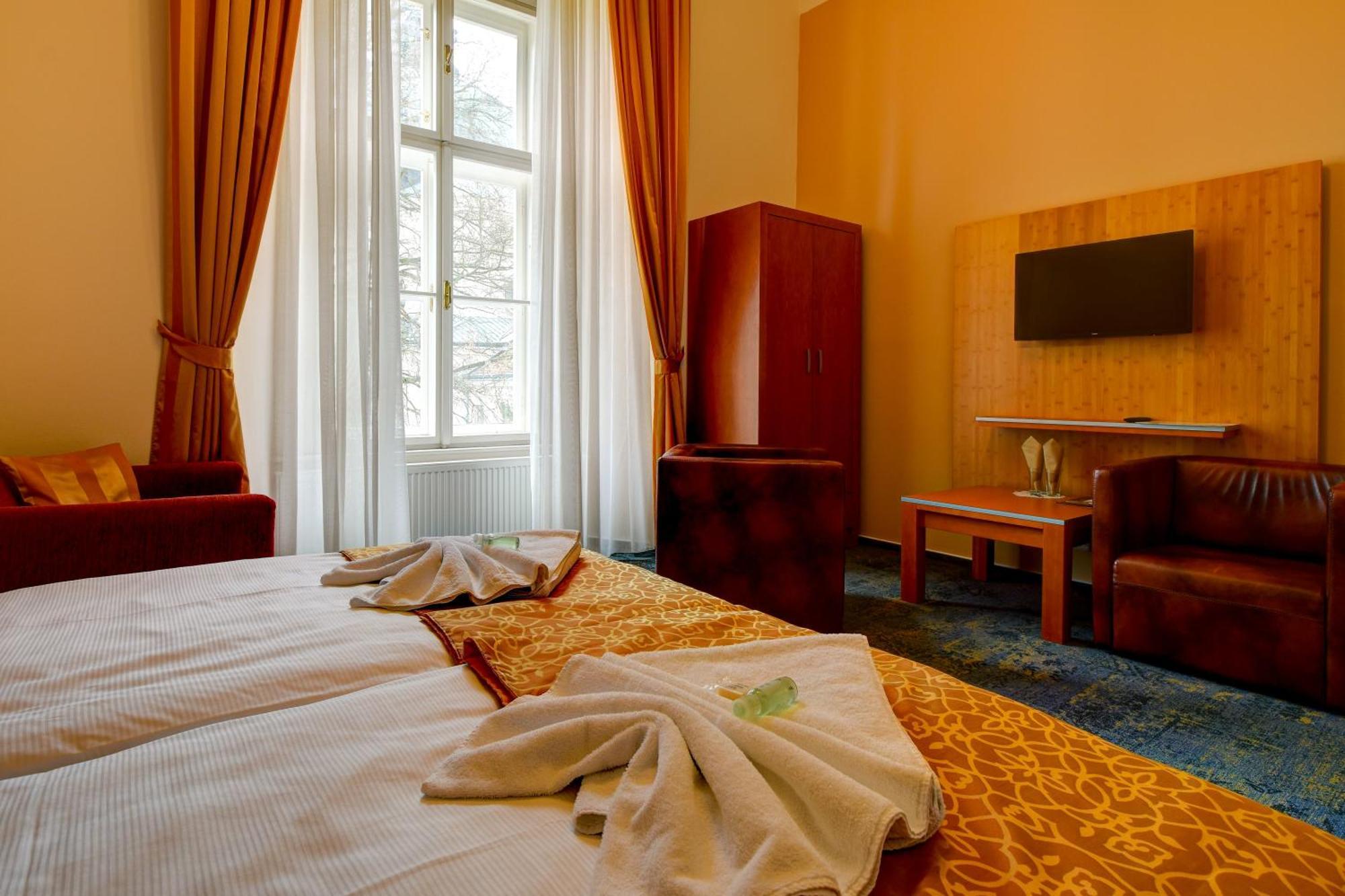 Zamek Krtiny Hotel Exterior photo