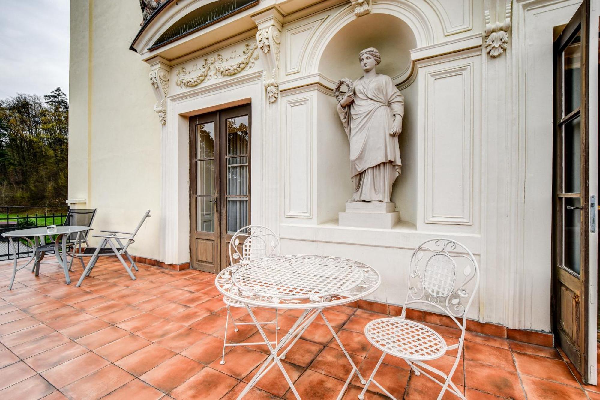 Zamek Krtiny Hotel Exterior photo