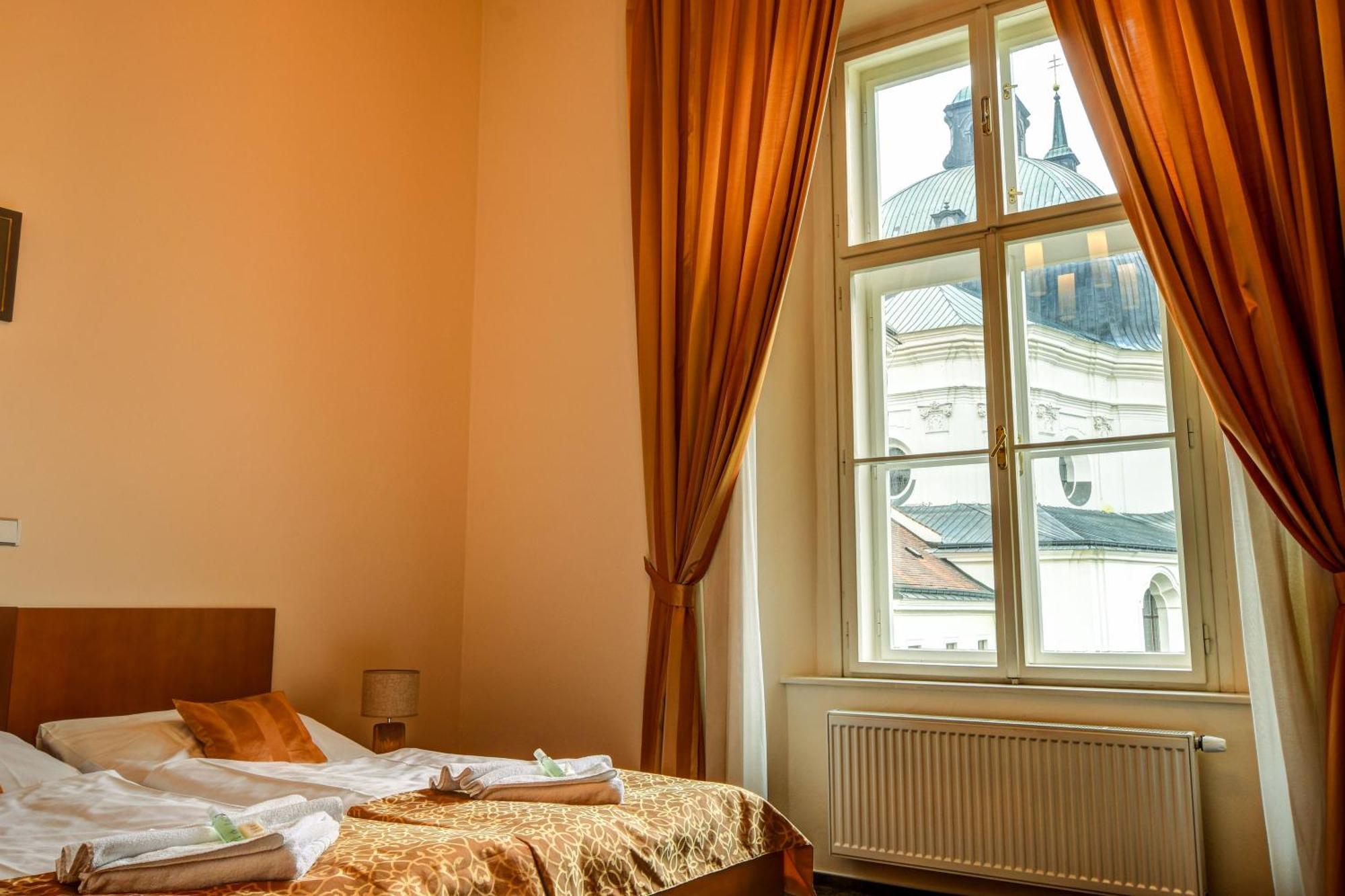 Zamek Krtiny Hotel Exterior photo