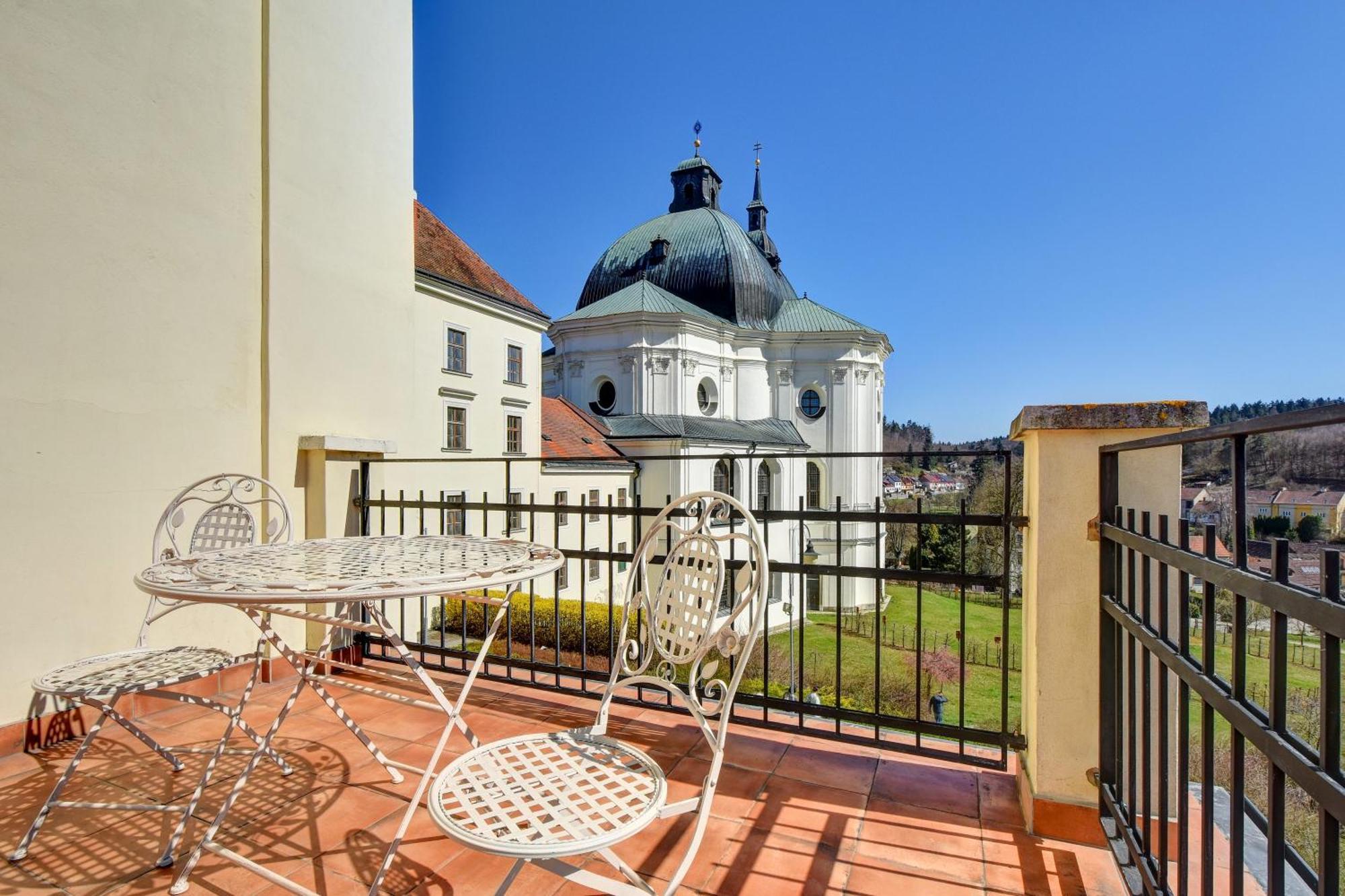 Zamek Krtiny Hotel Exterior photo