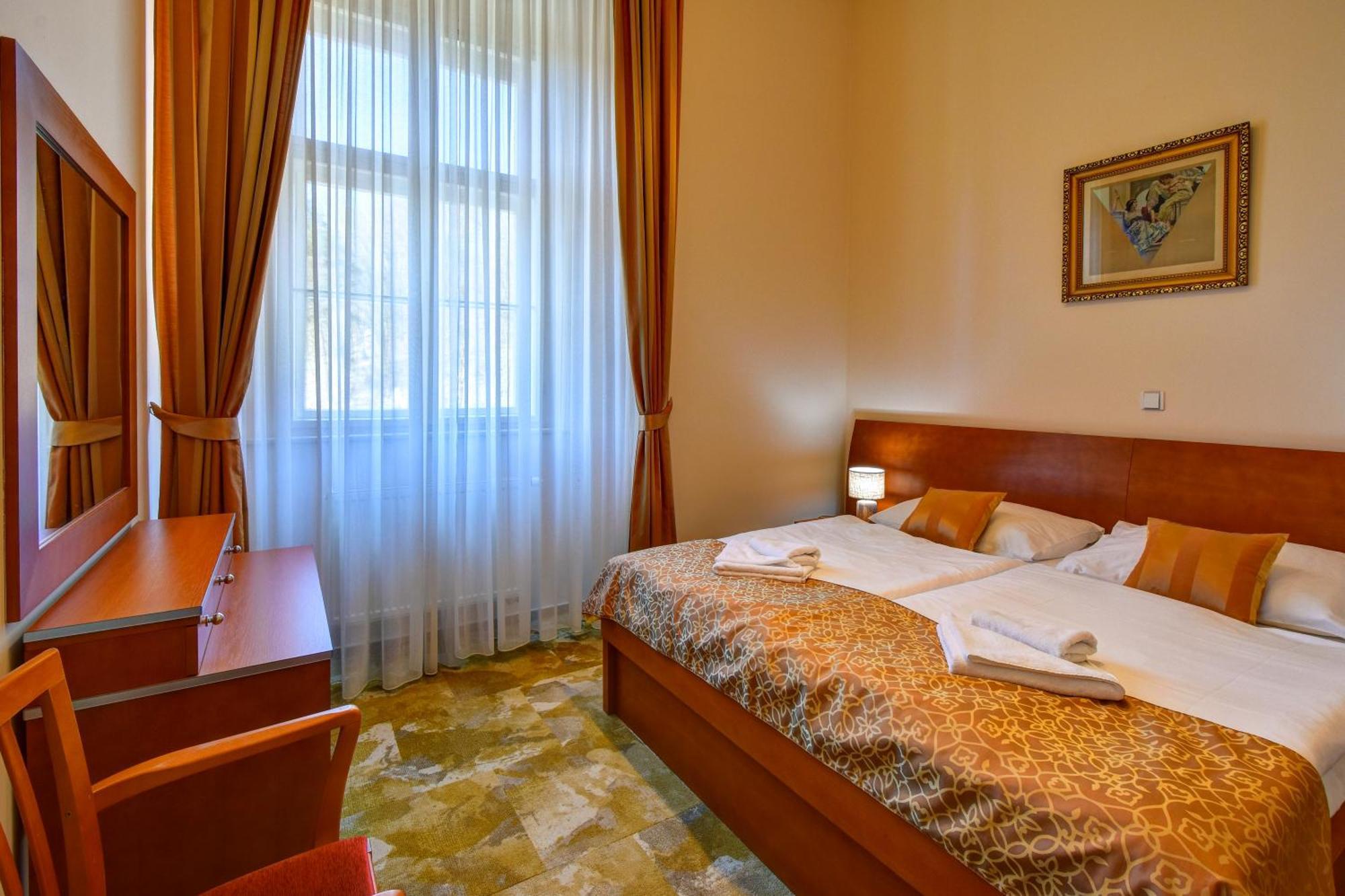 Zamek Krtiny Hotel Exterior photo
