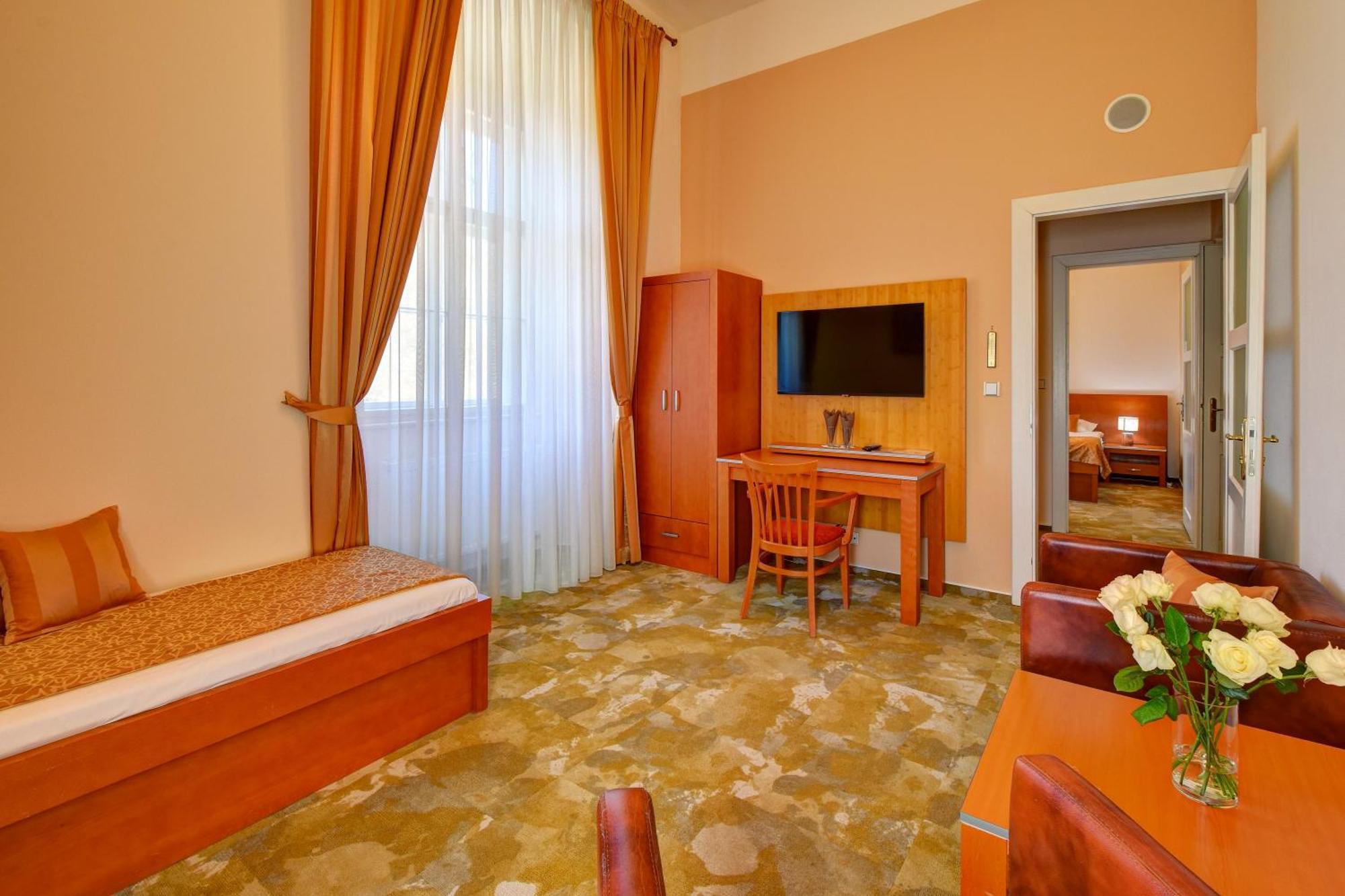 Zamek Krtiny Hotel Exterior photo