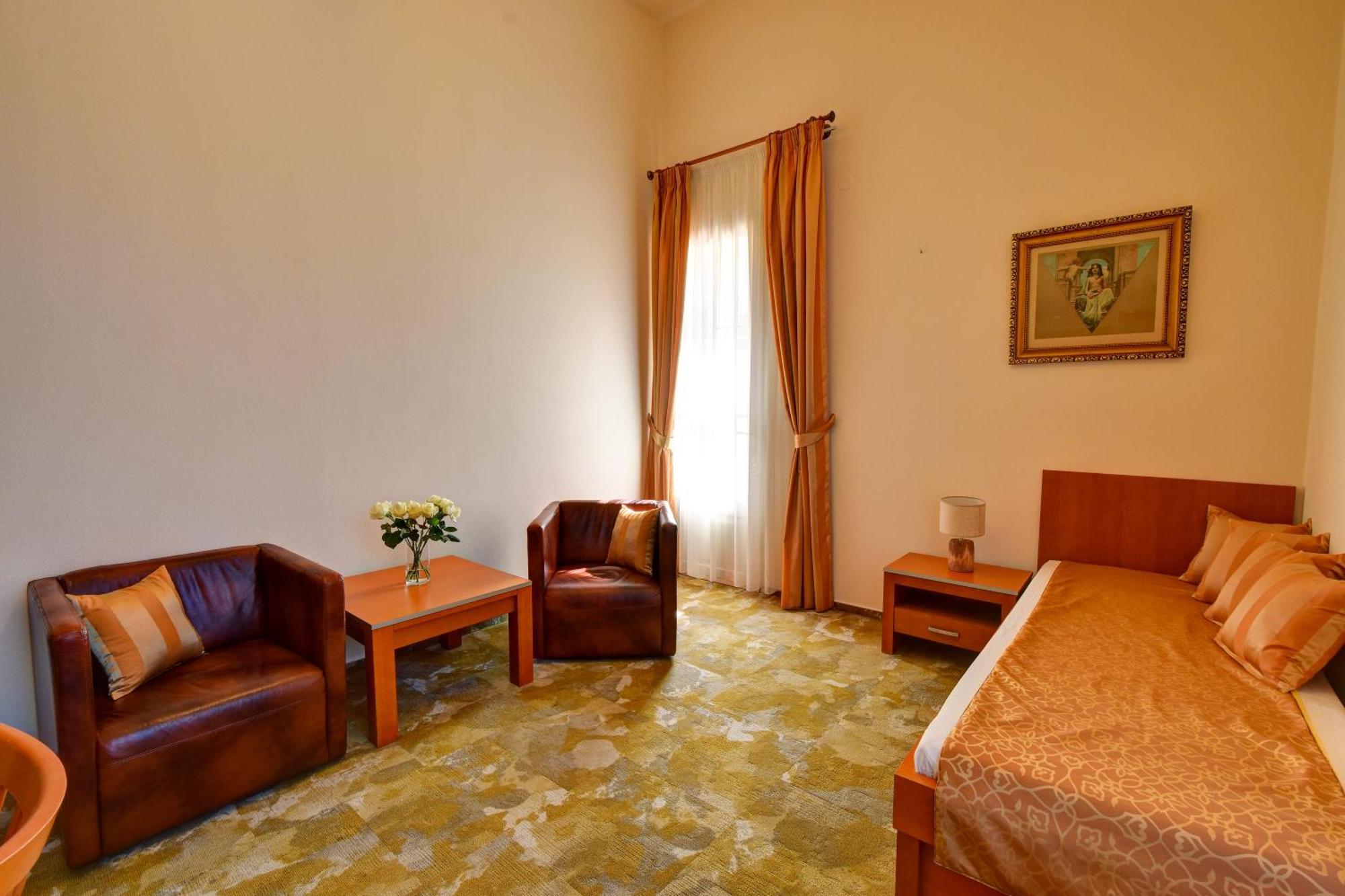 Zamek Krtiny Hotel Exterior photo