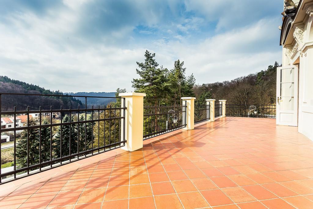 Zamek Krtiny Hotel Exterior photo