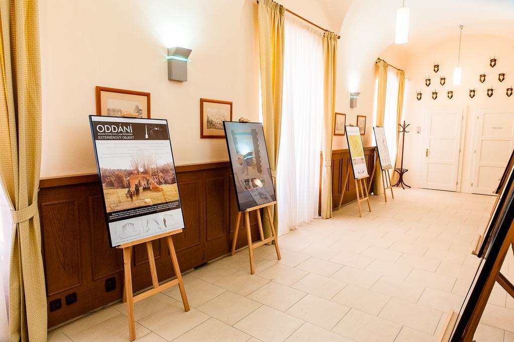 Zamek Krtiny Hotel Exterior photo