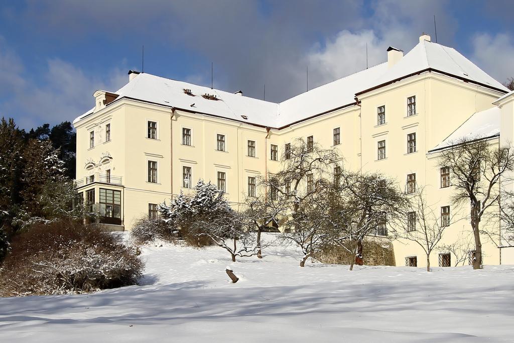 Zamek Krtiny Hotel Exterior photo